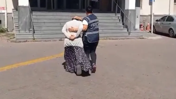 Hırsızlık suçundan 10 yıl hapis cezasıyla aranan kadın yakalandı