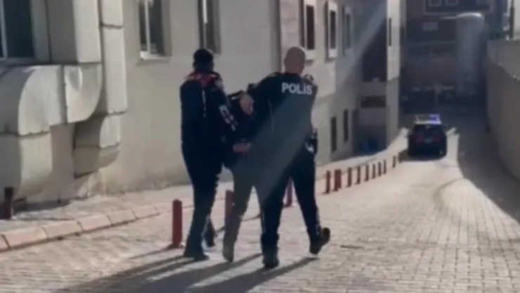 Hırsızlık suçundan 14 yıl hapis cezasıyla aranan firari yakalandı