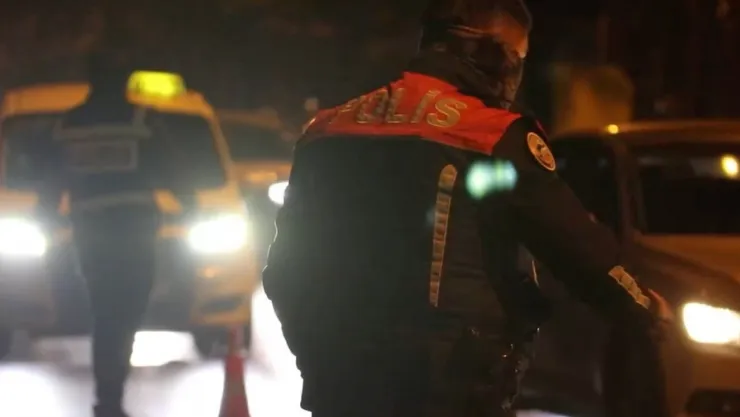 Hırsızlık suçundan 24 yıl hapis cezası ile aranan firari yakalandı