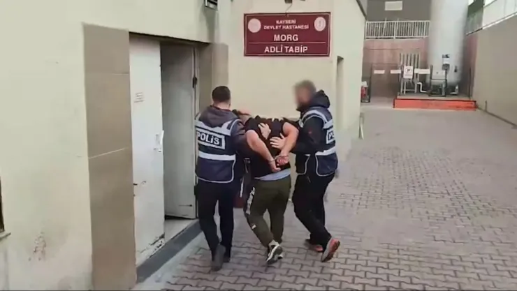 Hırsızlık suçundan 27 yıl hapis cezasıyla aranan firari yakalandı