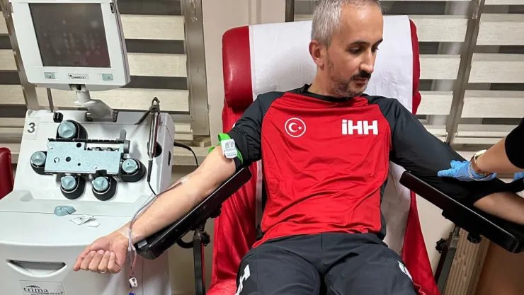 İHH Arama Kurtarma Ekibi'nden Örnek Davranış: Ramazan Ayında Kan Bağışında Bulundular