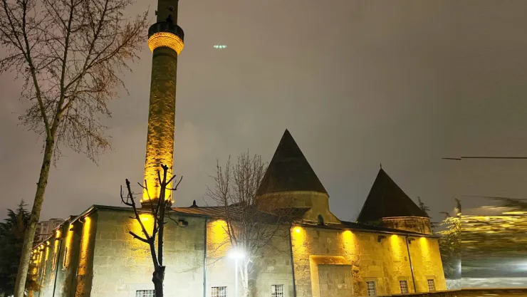 İhtişamlı Görkemli ama cemaati yok: Lale Camii