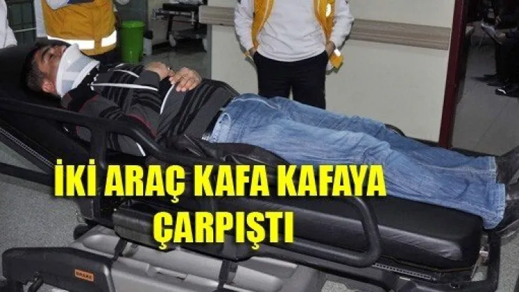 İki Araç Kafa Kafaya Çarpıştı