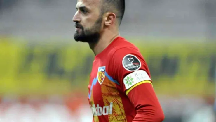 İlhan Parlak ilk golünü attı