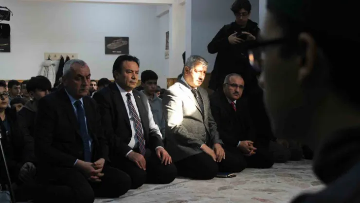 İmam Hatipli öğrencilerden şehitler için hatim