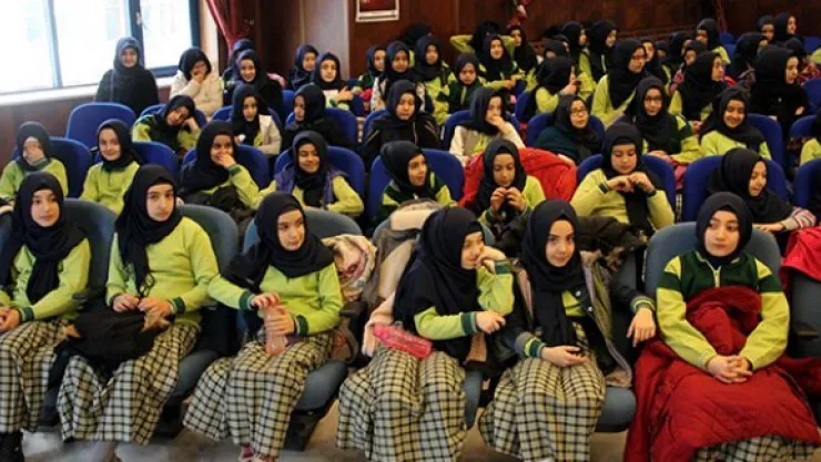 İmamhatiplilere tesettür dersi