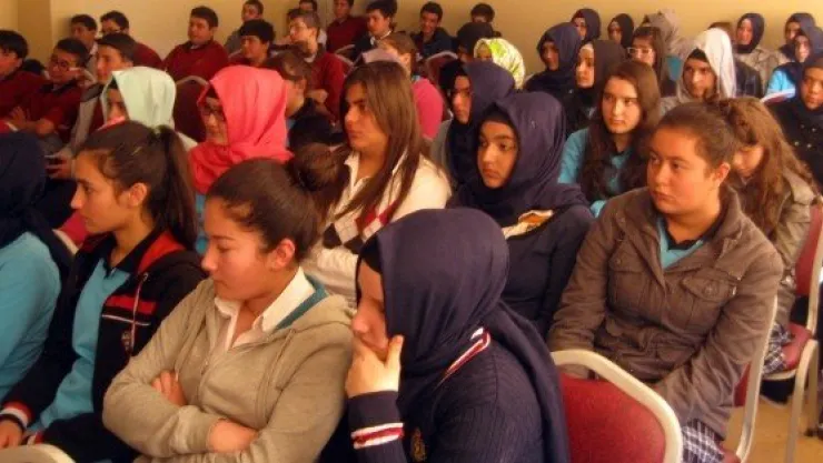 İMKB ANADOLU İMAM HATİP LİSESİNDE 'İYİLİK TERAPİSİ' KONFERANSI