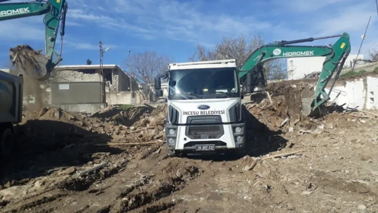 İncesu Belediyesi Adıyaman'da enkaz kaldırıyor