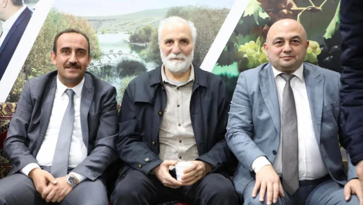 İncesulu sanatçı Hasan Kaçan, İncesu standını ziyaret etti