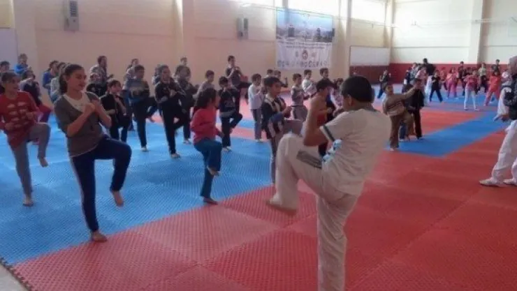 'ipeksi Dokunuş İle Sokaktan Madalya Kazanan Eller' Projesi 