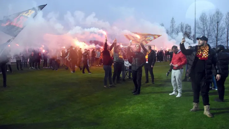 İstanbulspor maçı öncesi Kayserisporlu futbolculara taraftardan moral ziyareti