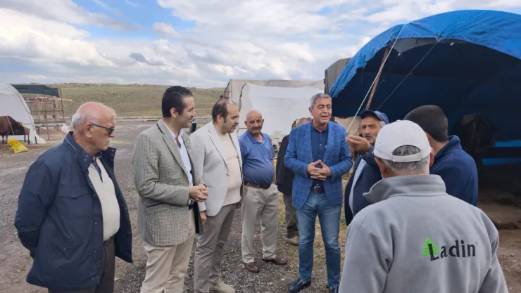 İYİ Partili Yücel: 'Kurban pazarında satıcı var, hayvan var ama müşteri yok'