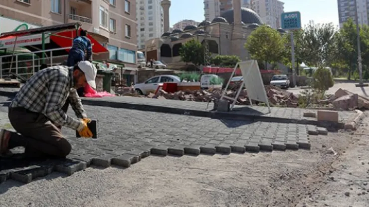 İzzet Bayraktar Camii'ne yaya yolu ve otopark