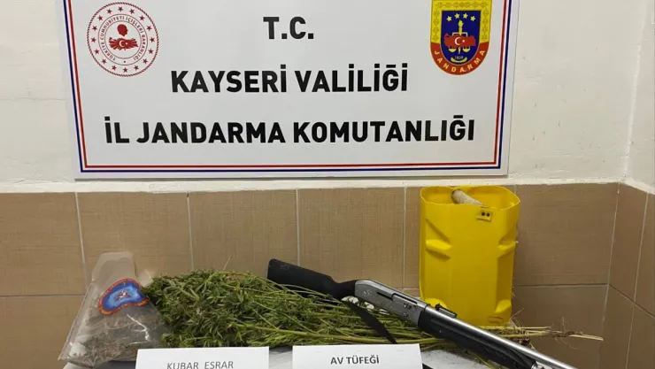 Jandarma ekipleri bin 690 gram kubar esrar ele geçirdi