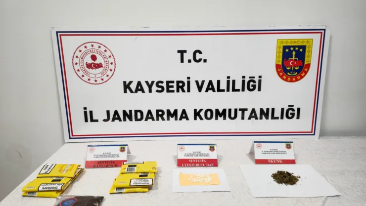 Jandarmadan Narkotik operasyonu: 3 şahıs yakalandı