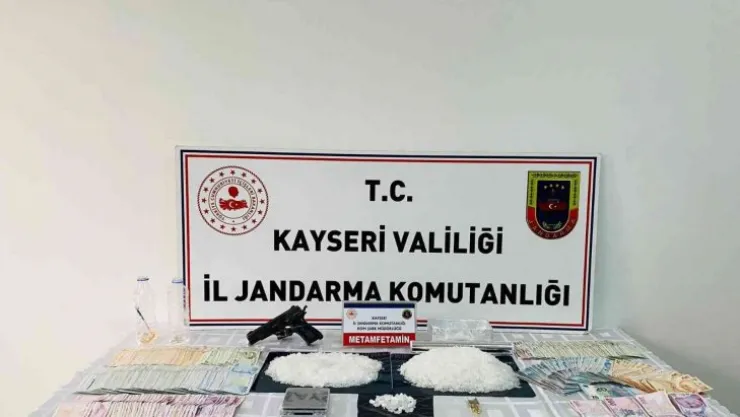 Jandarmadan uyuşturucu tacirlerine operasyon: 4 gözaltı