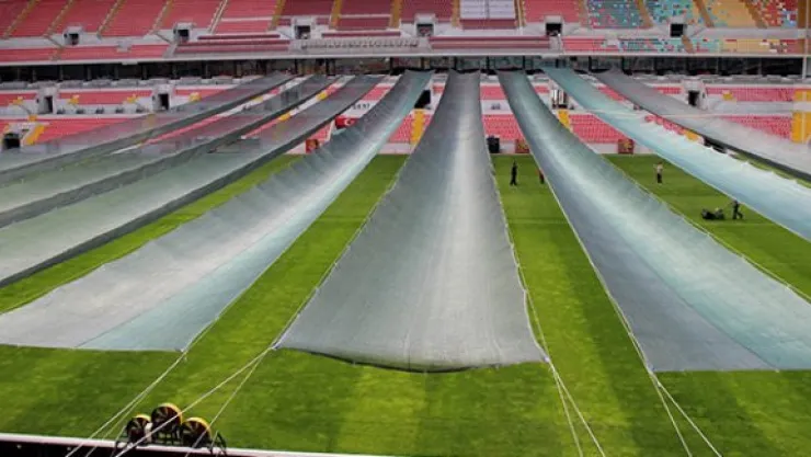 Kadir Has Stadyumu'nda çimlere 'Perde' koruması