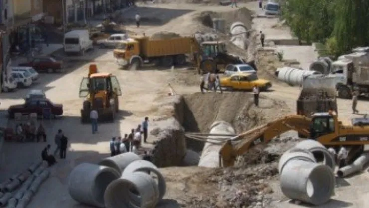 KAMU ŞANTİYELERİNDE NE OLUYOR?