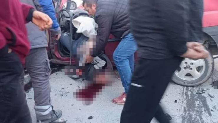 Kamyon ile hafif ticari araç kafa kafaya çarpıştı: 1 ağır yaralı