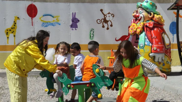 Kapalı kadın cezaevi içerisinde eğitim gören çocuklar için oyun parkı açıldı