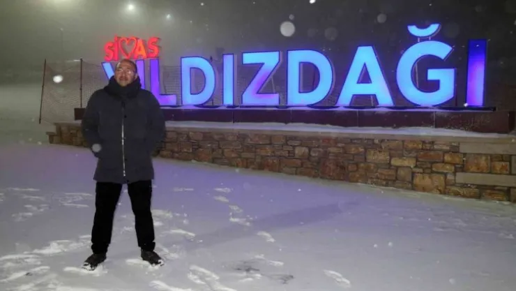 Kayak merkezinde özlenen kar yağdı
