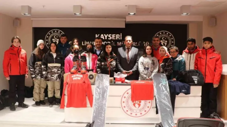 Kayakçılara malzeme desteği