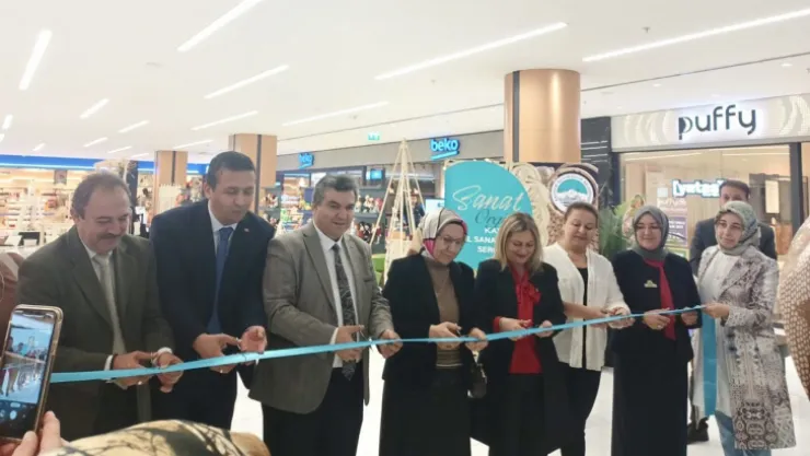 KAYMEK 'Sanat Örgüsü El Sanatları' Sergisi açıldı