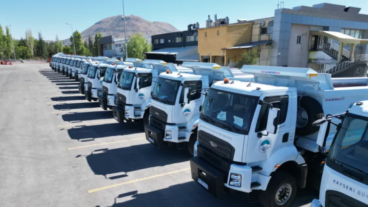 Kayseri Büyükşehir Belediyesi, 38 Yeni Hizmet Aracını Tanıtıyor