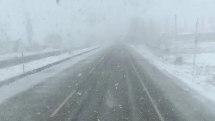 Kayseri'de beklenen kar yağışı başladı