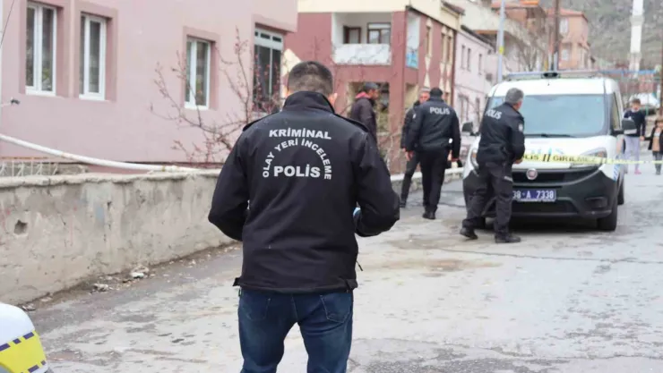 Bıçaklı kavgada 1'i ağır 2 kişi yaralandı