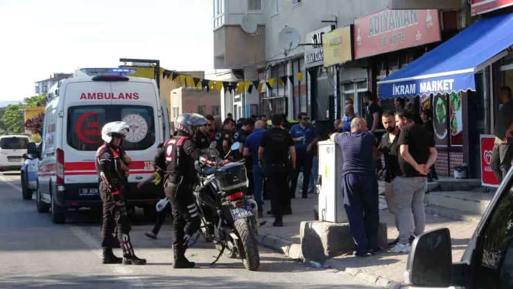 Bıçaklı kavgada 1'i ağır 4 kişi yaralandı