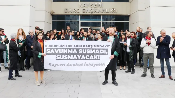 Kayseri'de CHP'li Avukatlardan Baro'ya protesto