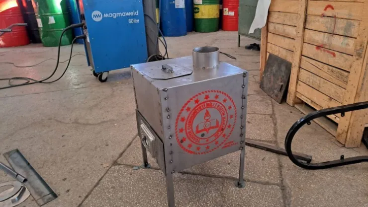 Kayseri'de deprem bölgesi için soba üretiliyor