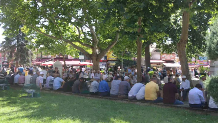 Kayseri'de dereceler 35'i gösterdi, gölgeler kıymetlendi