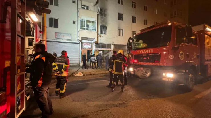 Binanın 2. katında çıkan yangından 4 kişi etkilendi