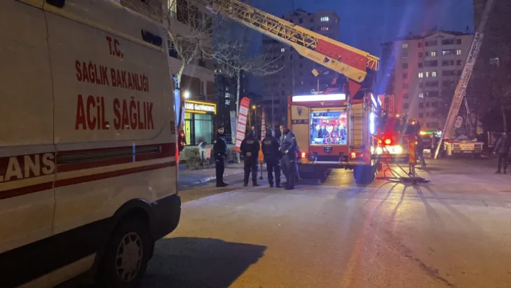 Talas'ta ev yangını: 7 kişi dumandan etkilendi