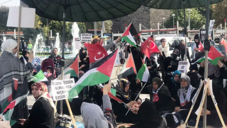 Kayseri'de Gazze İçin Oturma Eylemi Başlatıldı