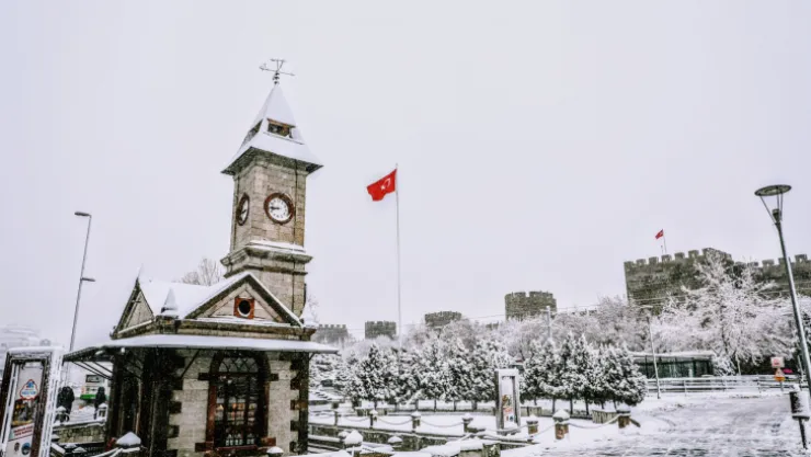 Kayseri'de kar yağışı tekrar başladı