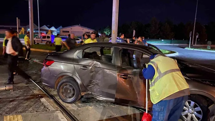 Talas'ta kazaya karışan otomobilin sürücüsü kaçtı: 5 yaralı