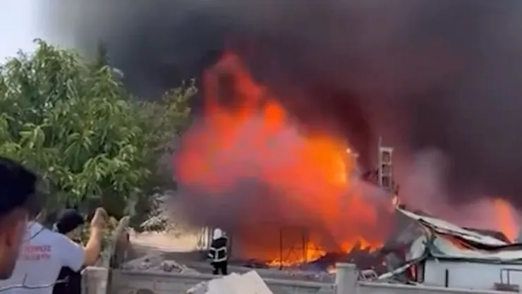 Kayseri'de Mobilya fabrikasında yangını korkuttu