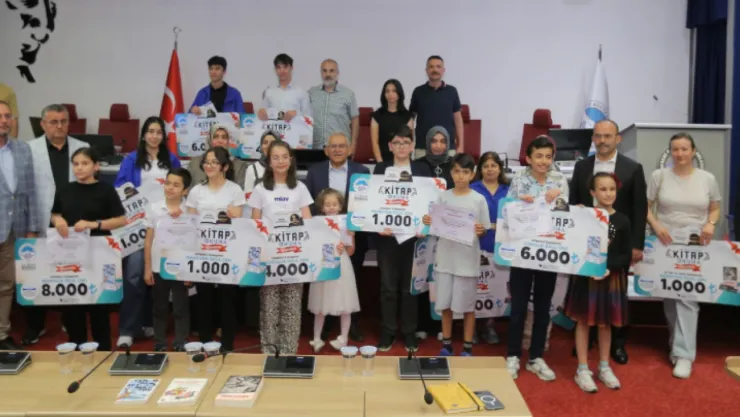 Kayseri'de Okuma Kültürü Rüzgârı: Başkan Büyükkılıç Ödülleri Artırdı