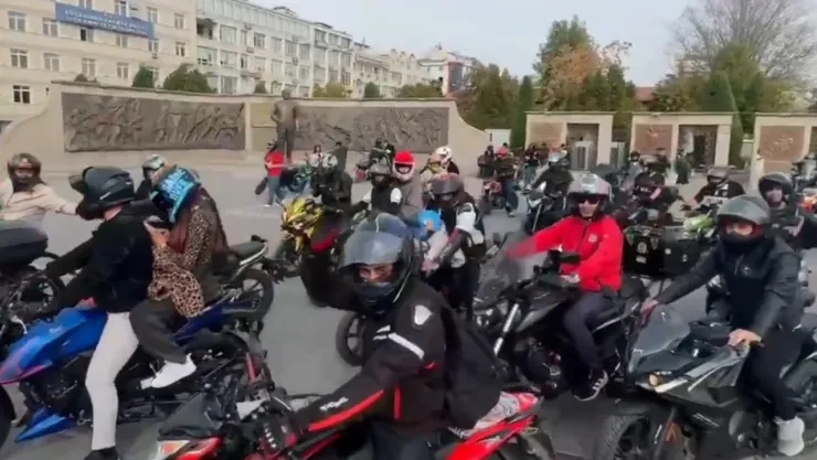 Kayseri'de polis ve motosikletçilerden trafik güvenliği etkinliği