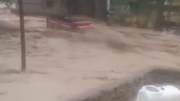 Kayseri'de sel suları kamyonu sürükledi, o anlar anbean kameraya yansıdı