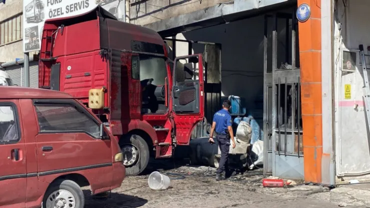 Kayseri'de tırın yakıt deposu patladı: 1'i ağır 2 yaralı
