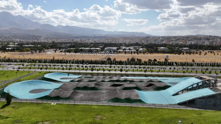 Kayseri'de Yeni Bir Bisiklet Dönemi: BMX Parkuru ve Eğitim Alanı Açılıyor