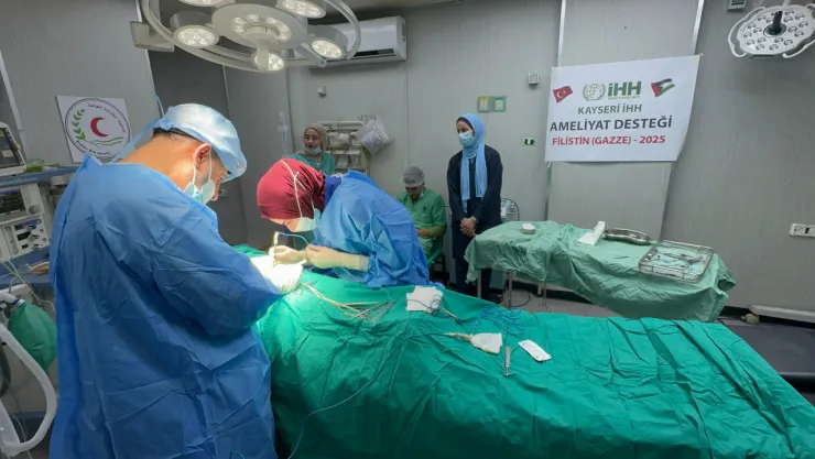 Kayseri İHH, Gazze'nin Kuzeyindeki Hastanelerde Yapılan Ameliyatlara Sponsor Oldu