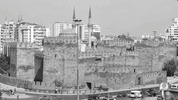 Kayseri'nin fethi: 1085 yılından itibaren Türk hakimiyetine geçti