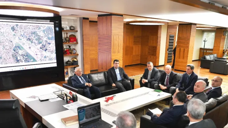 Kayseri'nin Ulaşım Sorunlarına Çözüm Arayışı: Başkan Büyükkılıç ve Karayolları Genel Müdürü Gülşen Buluştu