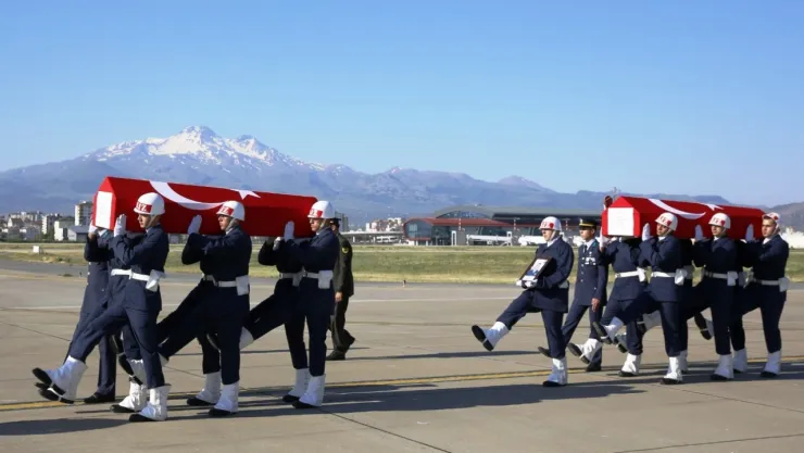 Kayseri şehitleri İzmir'e uğurlandı