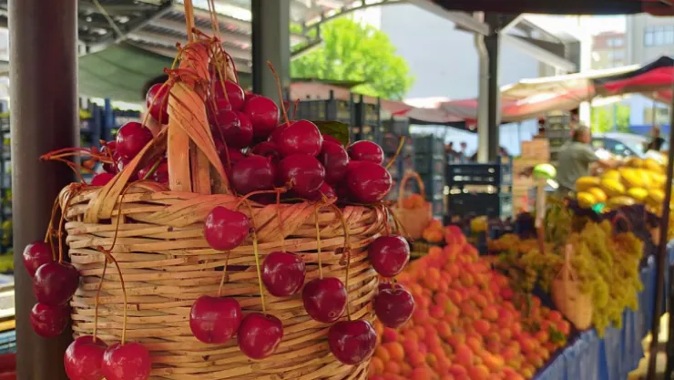 Semt pazarında domates nihayet  10 liranın altına düştü
